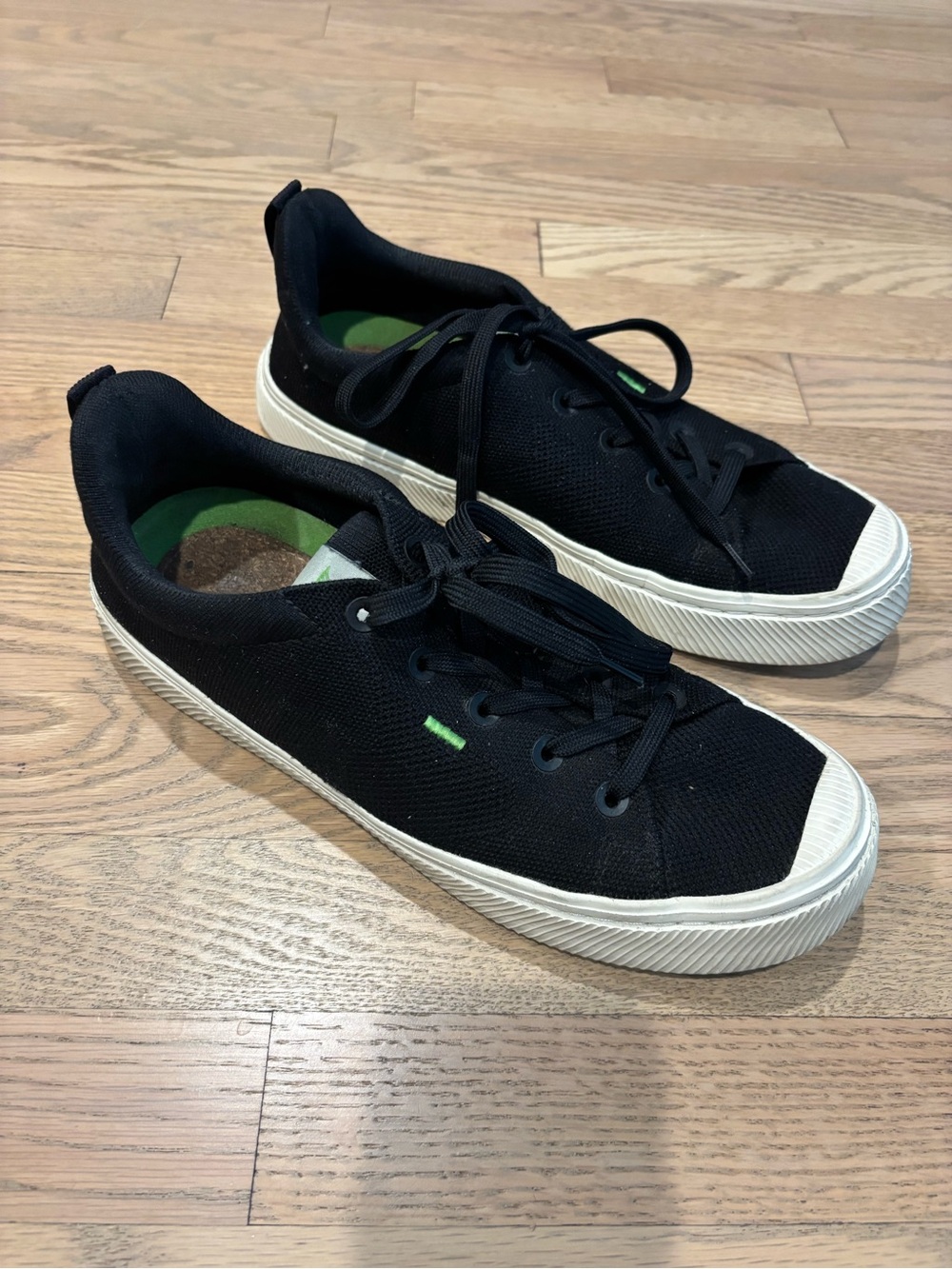 Cariuma OCA Black Organic Cotton Low-Top Sneakers with White Sole Men’s Size 10
